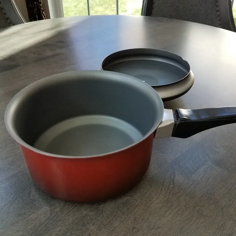 NEW Non-stick enemel covered pot with lid